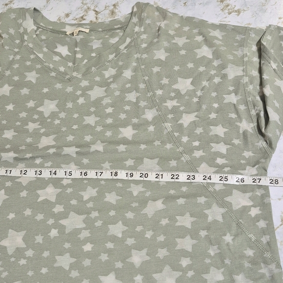 Easel Top Oversized Star Burnout Green Shirt Women's Large - Picture 4 of 7